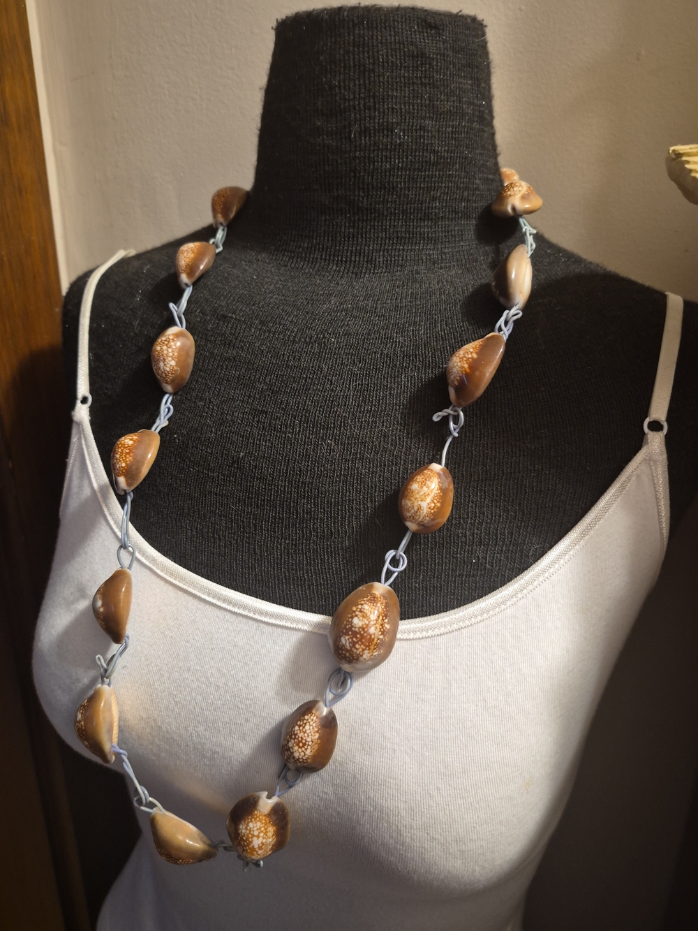 COWIE SHELL Hand Crafted Brown Shell Bead Necklace 30" C.1960s Okinawa Japan